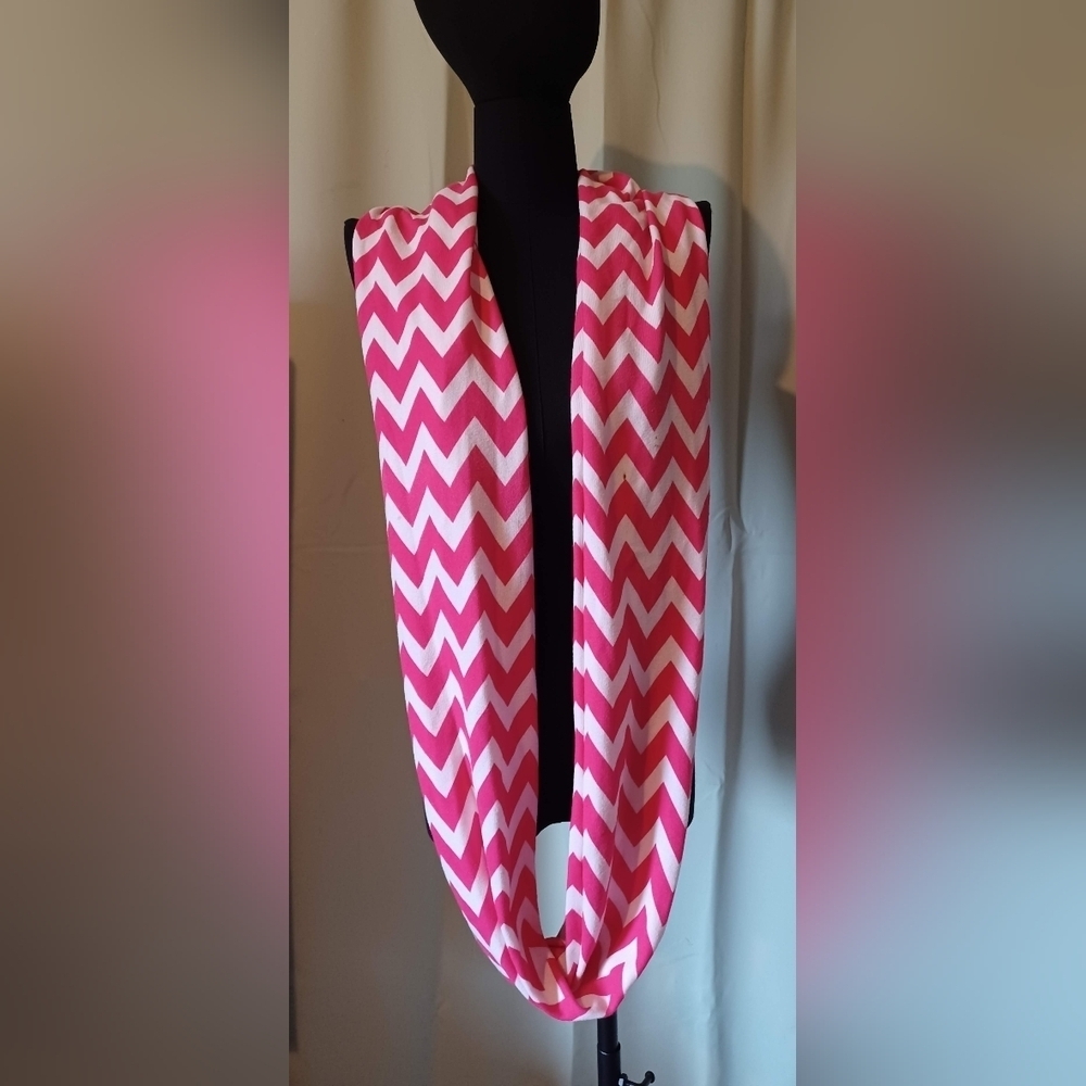 WB Infinity Pink White Chevron Scarf - Picture 2 of 4
